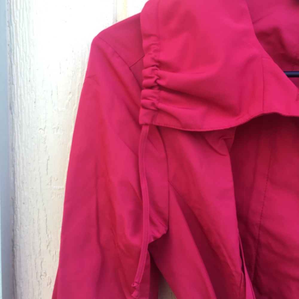 Bright, red vintage style raincoat - Picture 3 of 6
